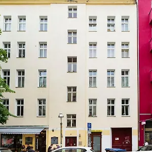 cosy-three-br-two-bth-plus-ac-plus-self-checkin-plus.find-berlin-hotels.com/